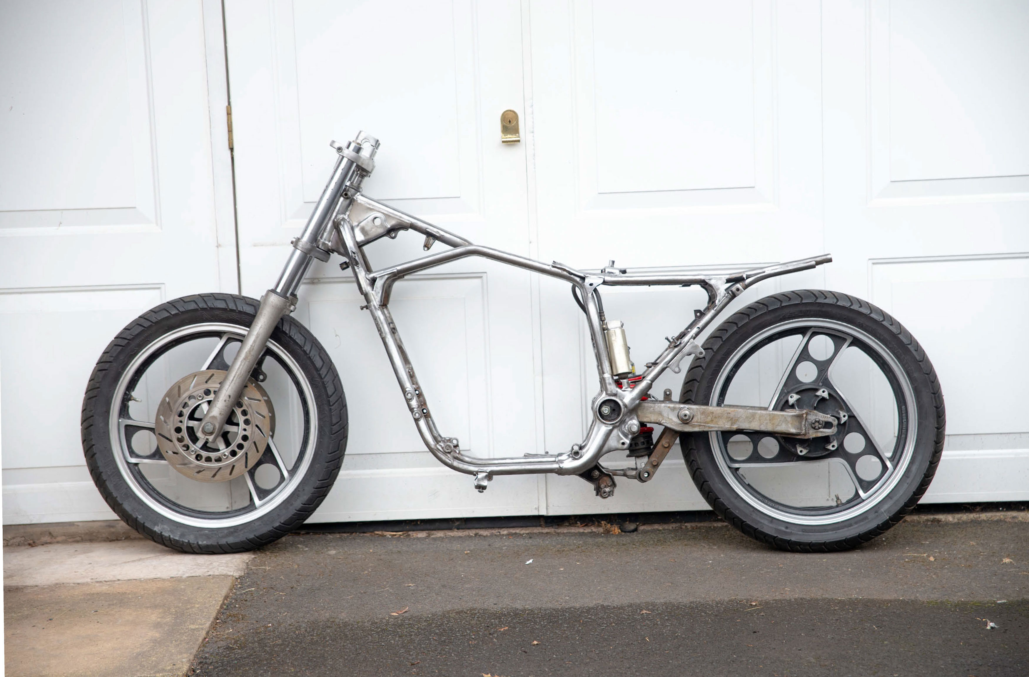 xj600-rough-line-frame-photo